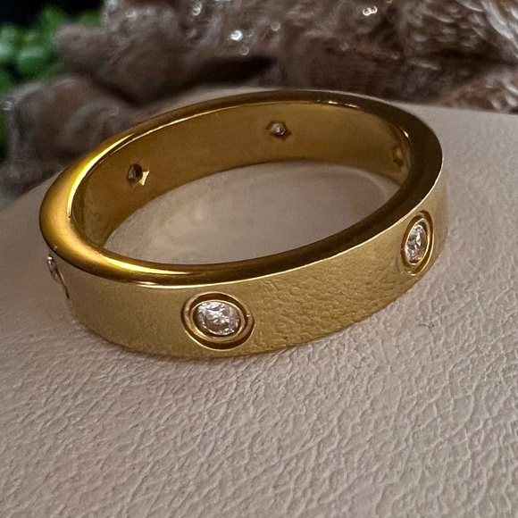 18K HGE Gold Band Ring love Crystal inlaid gold ring Size about an 8 Yellow Gold - Picture 4 of 12